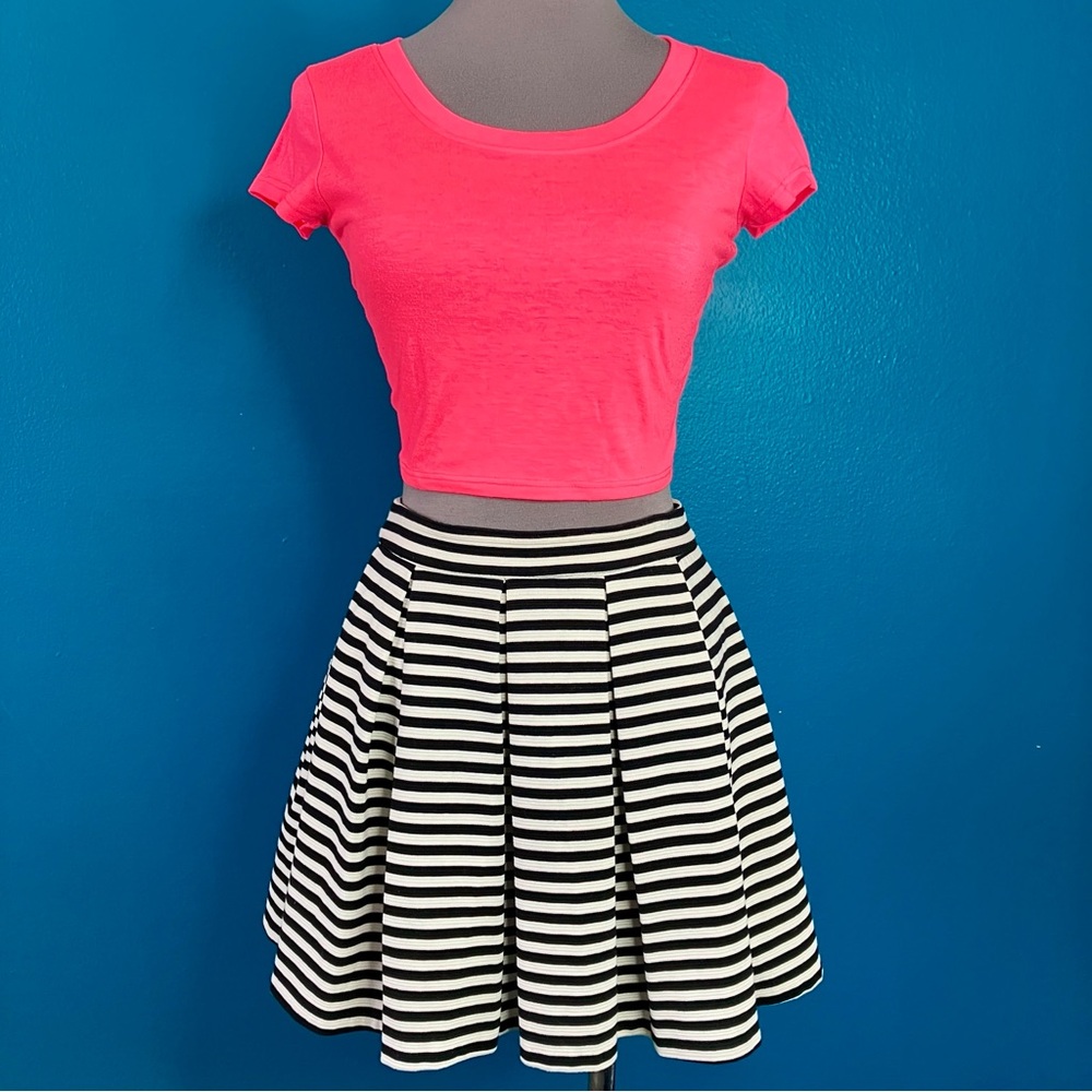 Bethany Mota Striped Pleated Mini Skirt in Black and White Knit Size Small